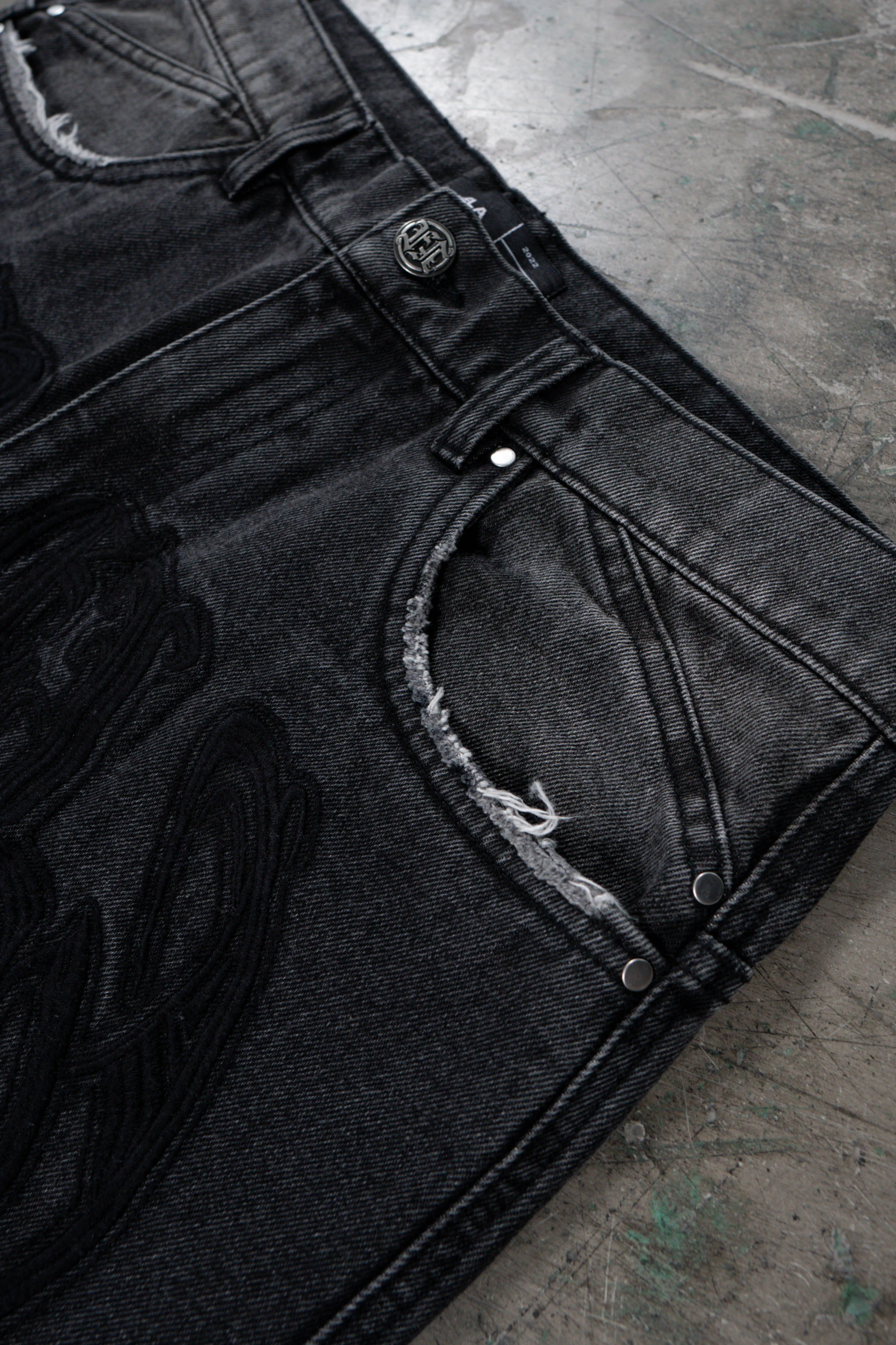 AVES BLACK DENIM